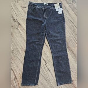 Ultra High Rise 90s Slim Straight Jean Ultra High Rise size 34/18 NWT